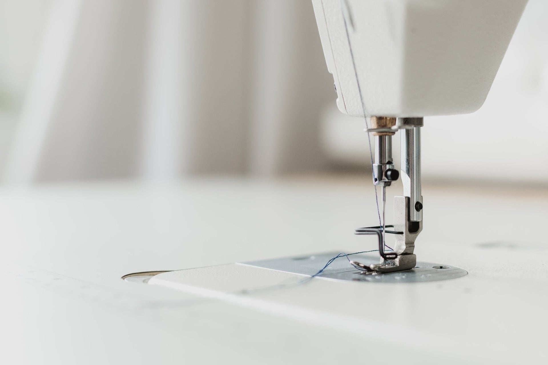 Sewing Machine Needle Guide (Types, Sizes & Uses) | Beginner to Pro ...